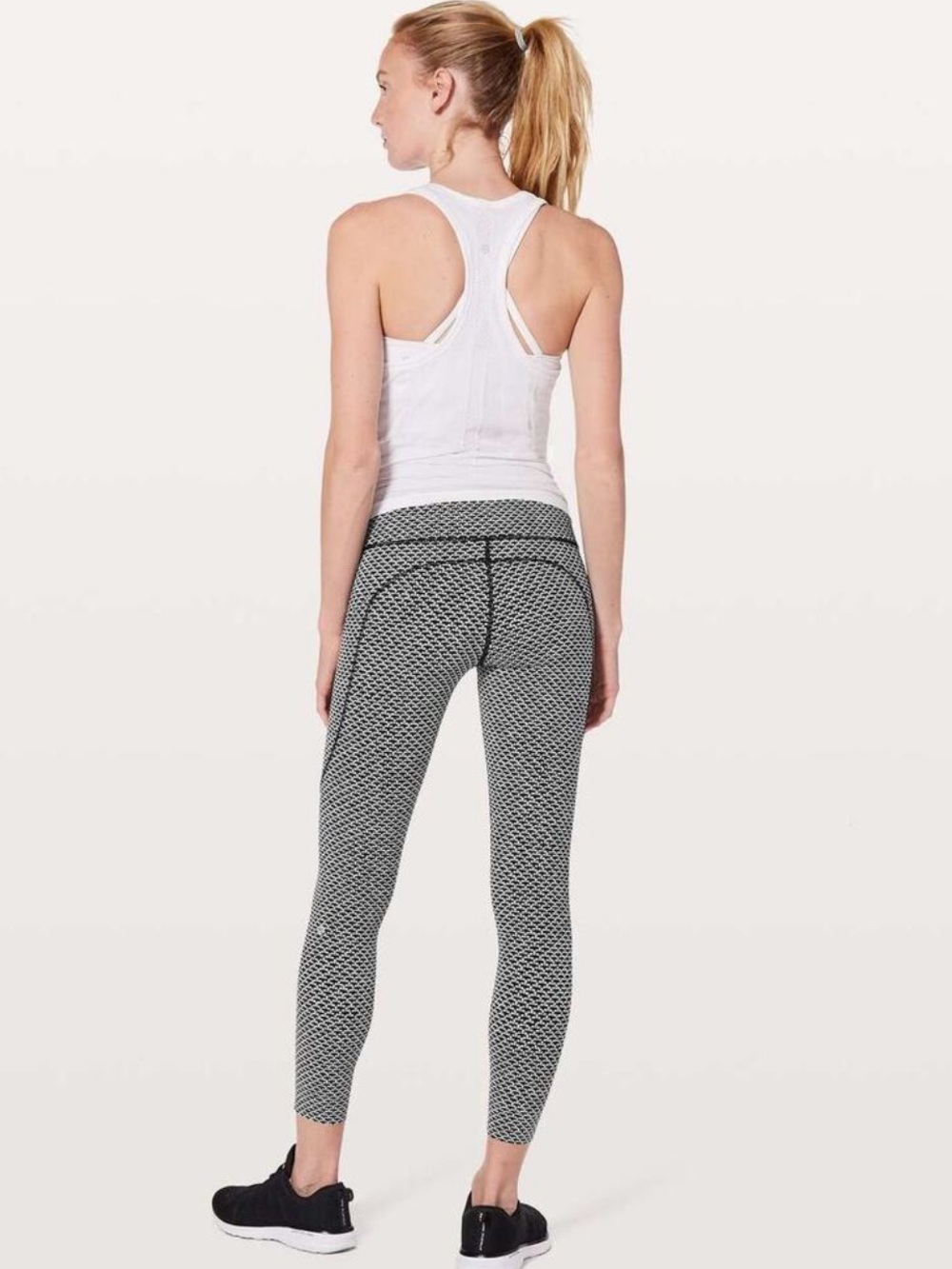 Lululemon Fast & Free 7/8 Tight II
(Nulux 25") Monochromic Black
Size 8